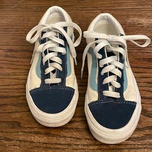 Vans Old Skool Shoes - size 4!